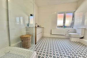 Re-styled Shower Room/Utility- click for photo gallery